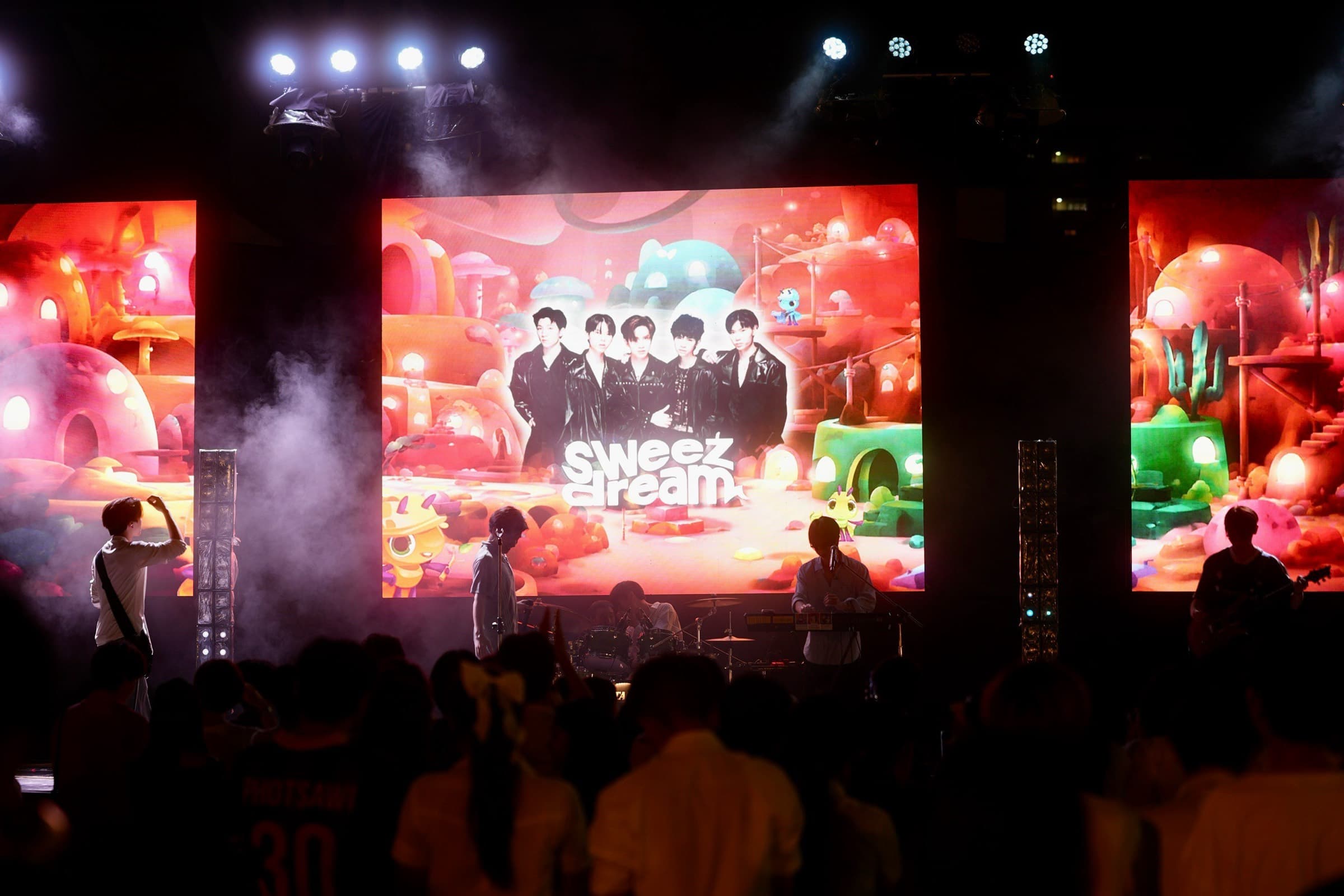 Sweezdream — Sweezdream Live @ มศว